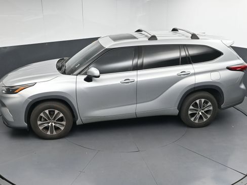 Used 2022 Toyota Highlander XLE image 38