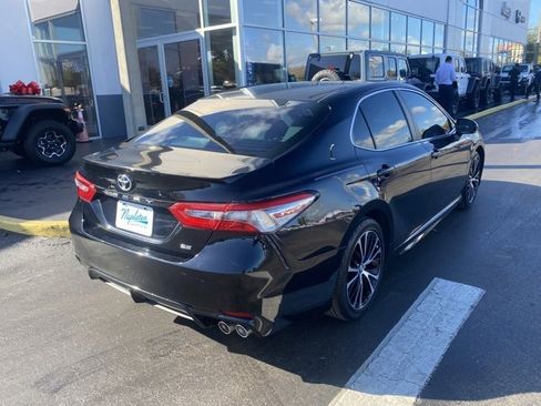 Used 2018 Toyota Camry SE image 8