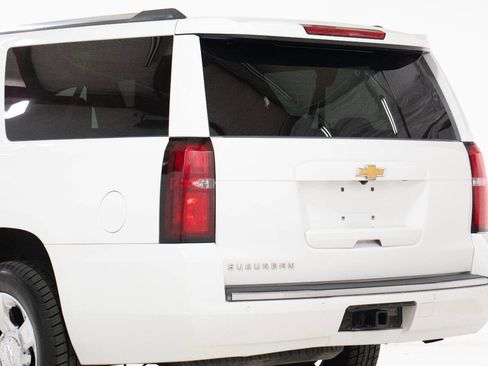 Used 2015 Chevrolet Suburban LTZ RWD image 17