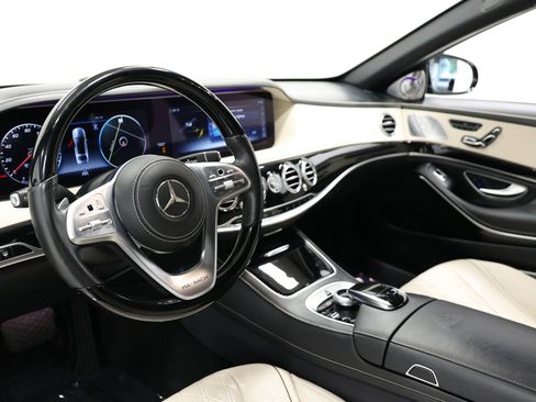 Used 2018 Mercedes-Benz Maybach S 560 4MATIC image 2