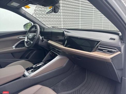 Certified 2025 Audi Q5 Premium w/ Premium Plus AWD/4WD image 8