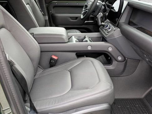 New 2026 Land Rover Defender 110 X-Dynamic SE image 18