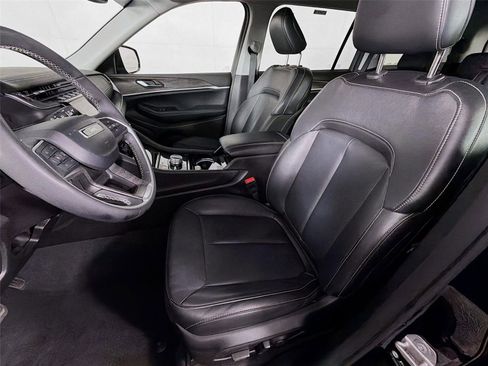 Used 2023 Jeep Grand Cherokee L Limited image 11