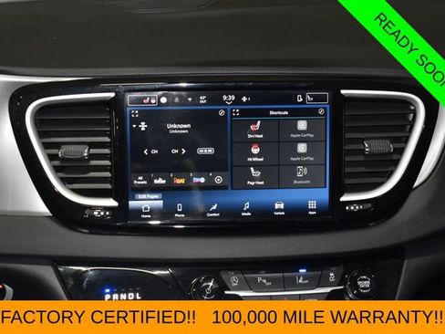 Certified 2025 Chrysler Pacifica Select FWD image 32