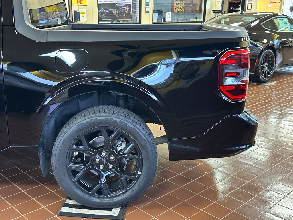 Used 2025 Ford Maverick Lobo AWD/4WD image 38