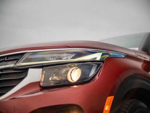 Used 2024 Kia Seltos S image 19