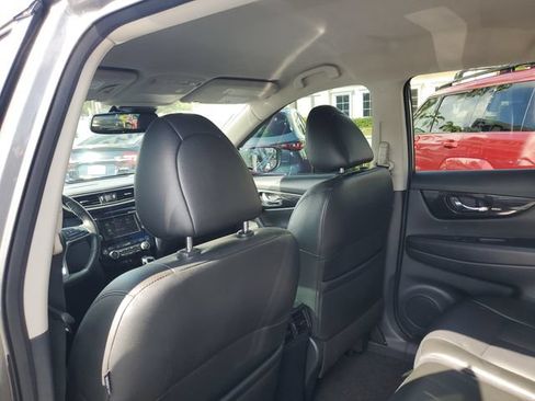 Used 2019 Nissan Rogue SL FWD image 14