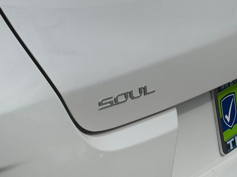 Used 2025 Kia Soul GT-Line FWD image 33