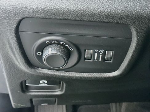 Used 2023 Jeep Grand Cherokee Altitude RWD image 17