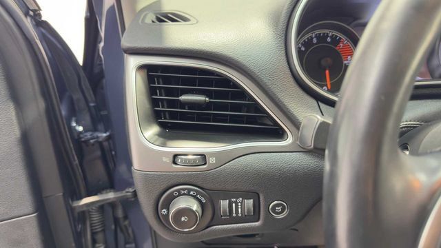 Used 2021 Jeep Cherokee Latitude Lux w/ Comfort/Convenience Group FWD image 25