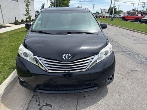 Used 2015 Toyota Sienna XLE FWD image 3