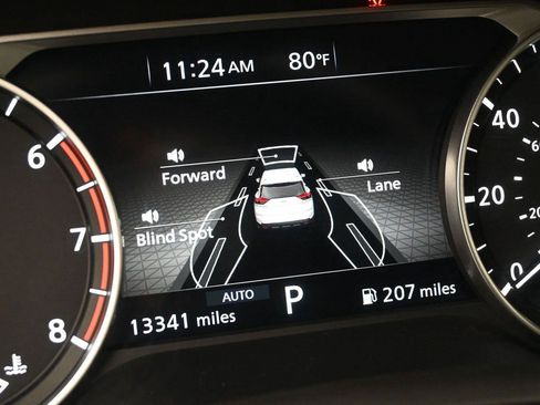 Used 2025 Nissan Rogue SV AWD/4WD image 3