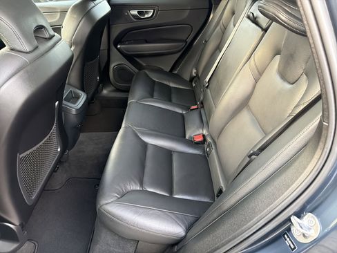 Used 2024 Volvo XC60 B5 Plus image 22