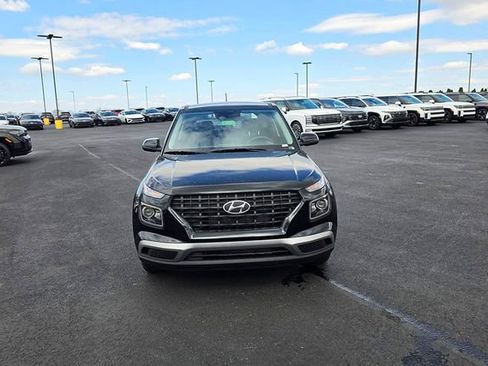 New 2026 Hyundai Venue SE FWD image 2