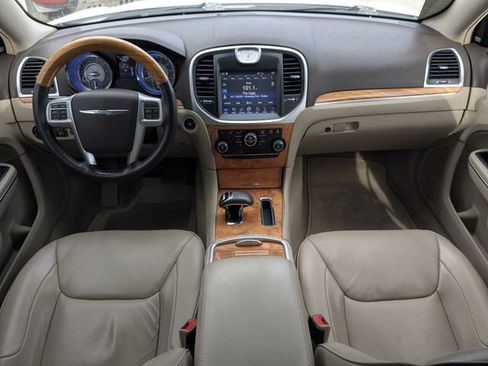 Used 2014 Chrysler 300 C RWD image 17
