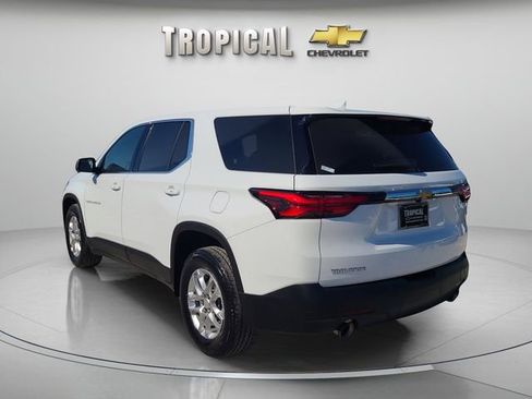 Used 2023 Chevrolet Traverse LS FWD image 2