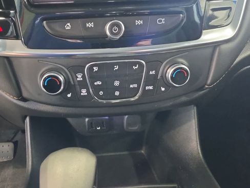 Used 2021 Chevrolet Traverse LT FWD image 23