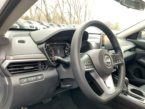 Used 2025 Nissan Altima 2.5 SV image 35