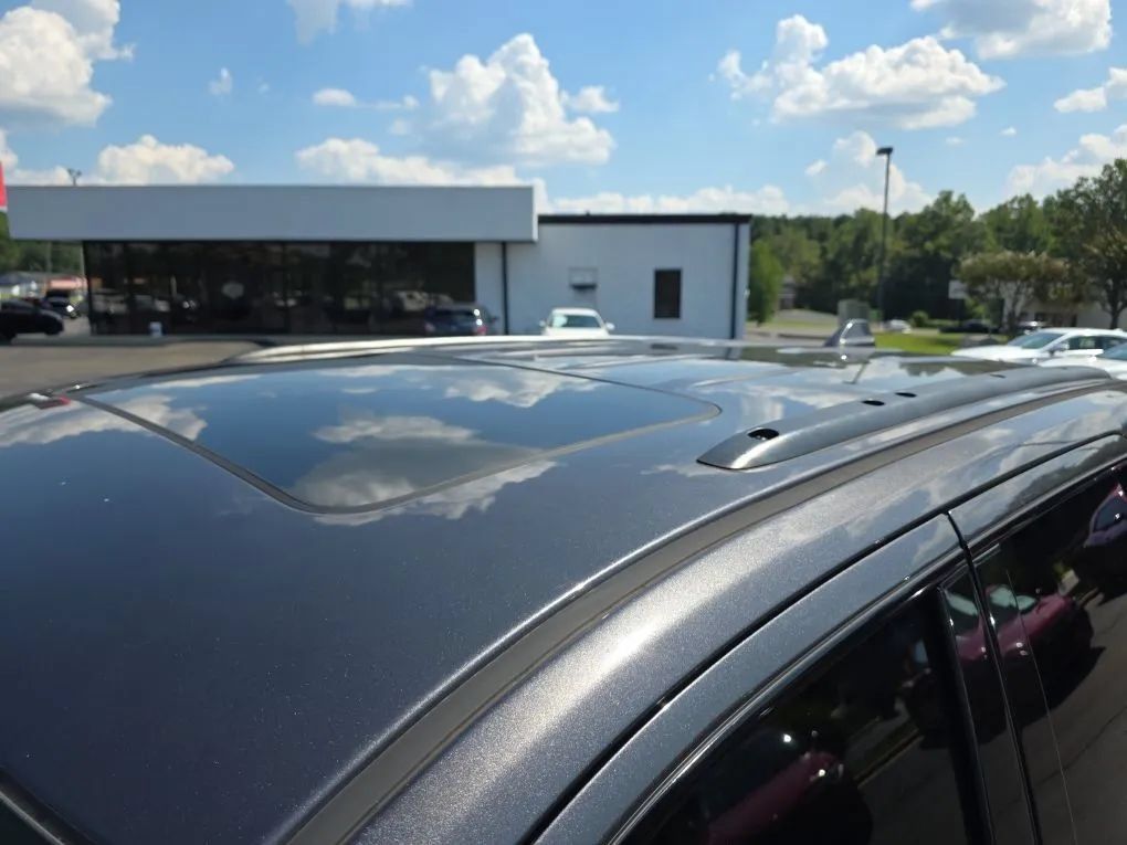 Used 2019 Jeep Grand Cherokee Altitude AWD/4WD image 13