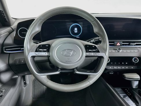 Used 2025 Hyundai Elantra SEL FWD image 18
