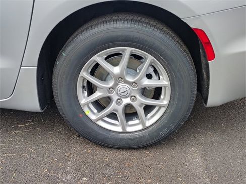 New 2026 Chrysler Pacifica Select image 5