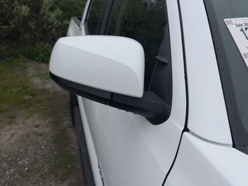 Used 2019 Toyota Tacoma SR5 w/ Four Season Floor Mat Package AWD/4WD image 16