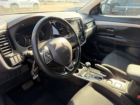 Used 2017 Mitsubishi Outlander ES FWD image 8