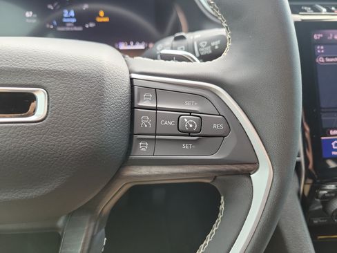 Used 2024 Jeep Grand Cherokee L Limited RWD image 28