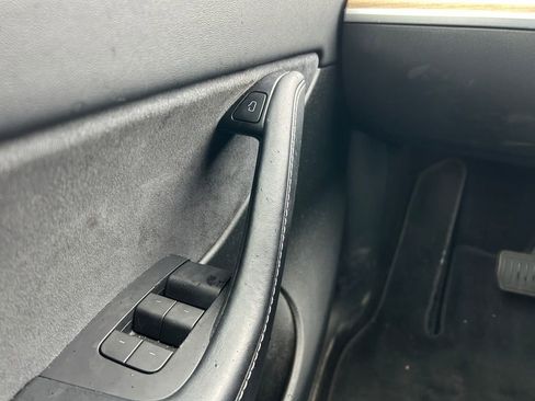 Used 2022 Tesla Model Y Long Range AWD/4WD image 15