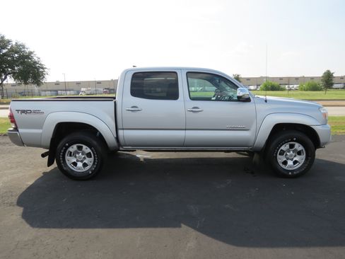 Used 2012 Toyota Tacoma PreRunner w/ TRD Off-Road Pkg image 4