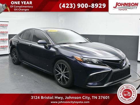 Used 2022 Toyota Camry SE FWD image 1
