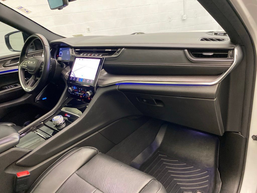 Used 2022 Jeep Grand Cherokee L Overland w/ Luxury Tech Group IV RWD image 28