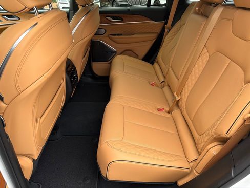 Used 2023 Jeep Grand Cherokee Summit AWD/4WD image 21