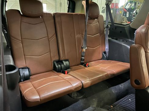 Used 2015 Cadillac Escalade ESV Premium image 16