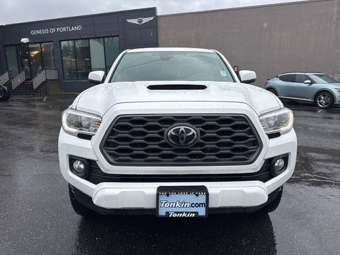 Used 2020 Toyota Tacoma TRD Sport image 2