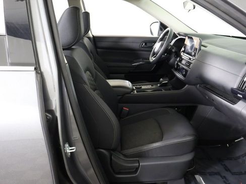 Used 2024 Nissan Pathfinder S AWD/4WD image 27