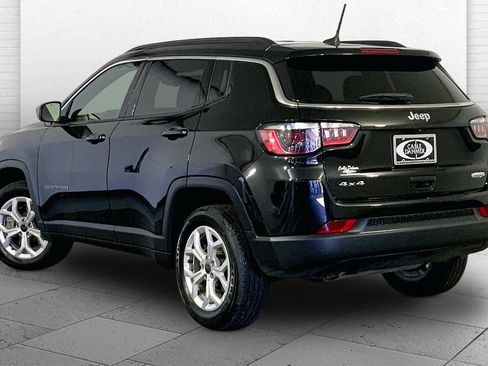 Used 2025 Jeep Compass Latitude AWD/4WD image 11
