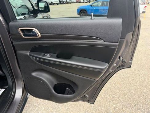 Used 2015 Jeep Grand Cherokee Limited image 18