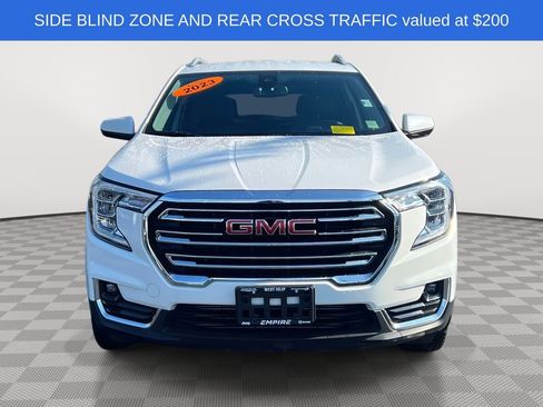 Used 2023 GMC Terrain SLT image 2