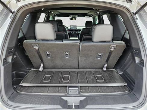 Used 2025 Honda Pilot TrailSport image 6