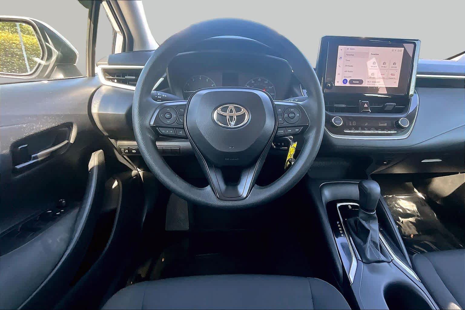 Used 2025 Toyota Corolla LE FWD image 6