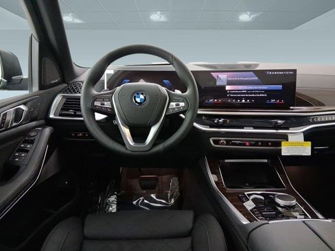 New 2026 BMW X5 xDrive50e image 4