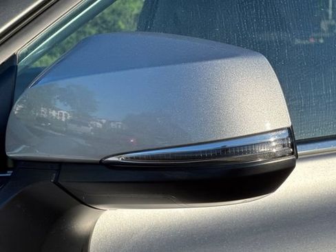 Used 2023 Toyota Highlander LE image 53