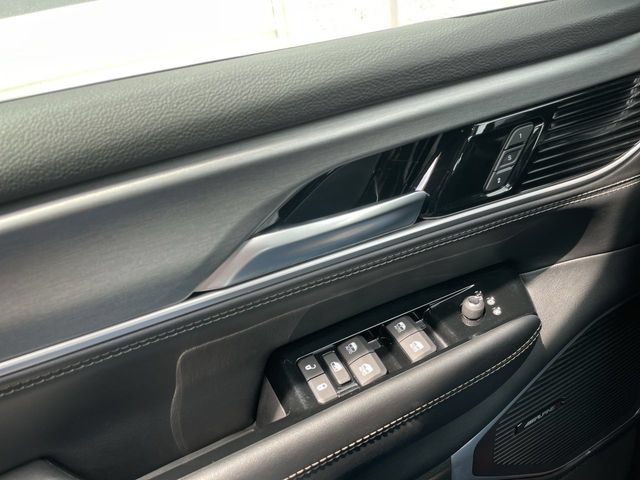 Used 2025 Jeep Wagoneer 4WD image 13