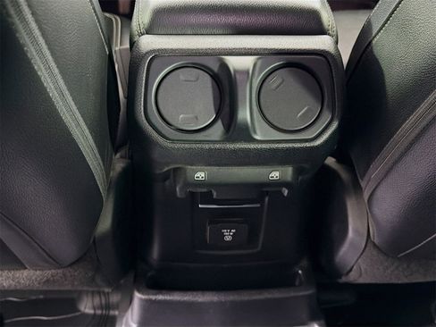 Used 2018 Jeep Wrangler Unlimited Sahara image 27