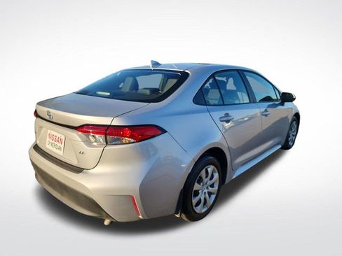 Used 2025 Toyota Corolla LE image 5