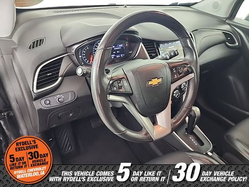 Used 2019 Chevrolet Trax LT w/ LT Convenience Package image 17