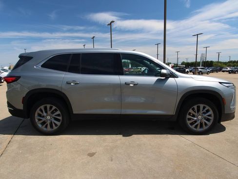 Used 2025 Buick Enclave Preferred AWD/4WD image 4