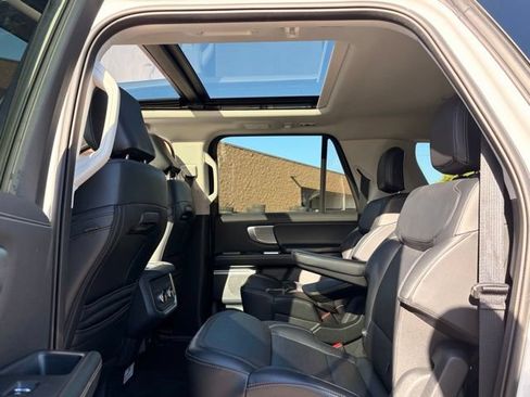 Used 2025 Ford Expedition Max Platinum AWD/4WD image 24