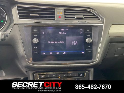 Used 2018 Volkswagen Tiguan SE w/ Panoramic Sunroof Package FWD image 20